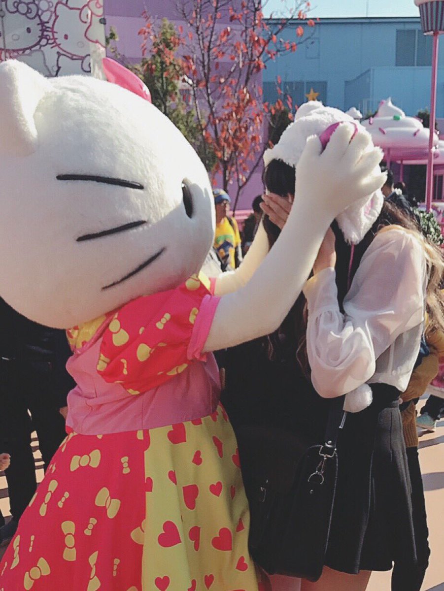 arismukaide's tweet photo. キティさんと会う姿を見た人に必ず「男にもしない顔すんな」と言われます https://t.co/expL0LiJDZ