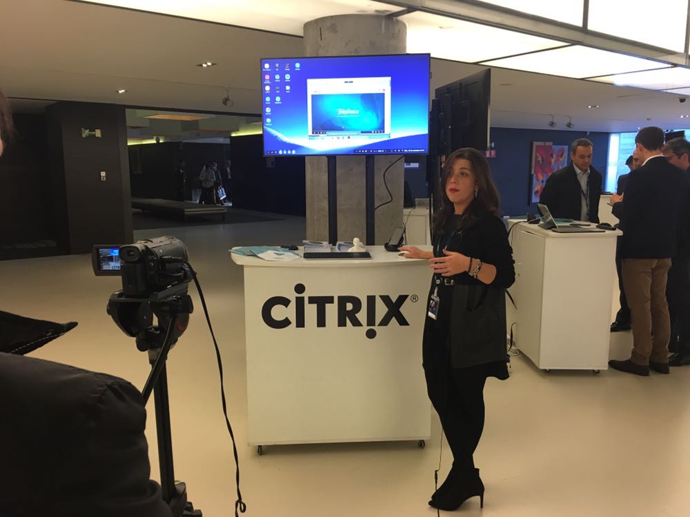 belen_espejo's tweet photo. La #ultramovilidad auna lo mejor de los tres mundos: fijo, movil y virtual. Lo mostramos a nuestros clientes en #BRDTEF #DigitalWorkplace https://t.co/rp3jOk2ptO