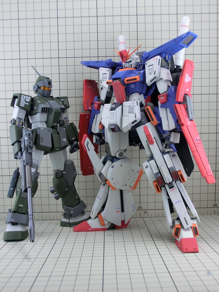 今年はGM特集もあってモデルグラフィックスにて4体GMシリーズを製作させていただきました。先月号のZZと今月号のスナイパーカスタム。ZZはデカイ！