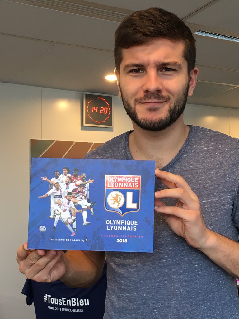 lequipedegreg's tweet image. RT &amp;amp; FOLLOW pour remporter l'agenda-calendrier de l'Olympique Lyonnais.
Rendez-vous ce soir 19h pour une émission spéciale multiplex @Ligue1Conforama #EDE @lachainelequipe