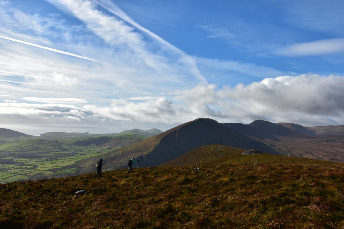 LonePeakbagger's tweet photo. Enjoying the mighty views from the Dromavally ridge during the second part of the walk with @GSheehy and Maeve, Central Dingle Peninsula, 9. November 2017.
#dromavally #centraldingle #dinglepeninsula #beenoskee #stradballymountain #cuchulainnsseat #kerry #ireland #hillwalking https://t.co/cu1cAopwih