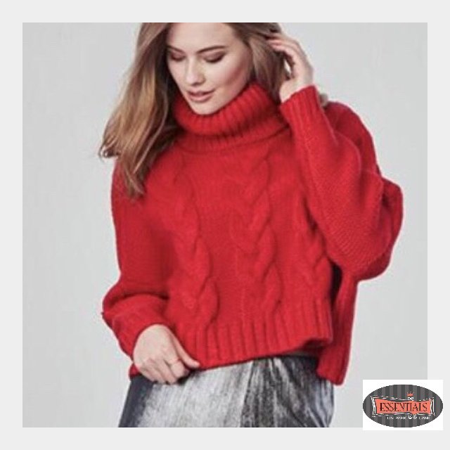 ShopEssentials's tweet photo. Cozy holiday looks ❤️⛄️ #shoplocal #shopkirklandboutiques #shopessentials #holiday #wegiftwrap https://t.co/KbaIPZUvBy