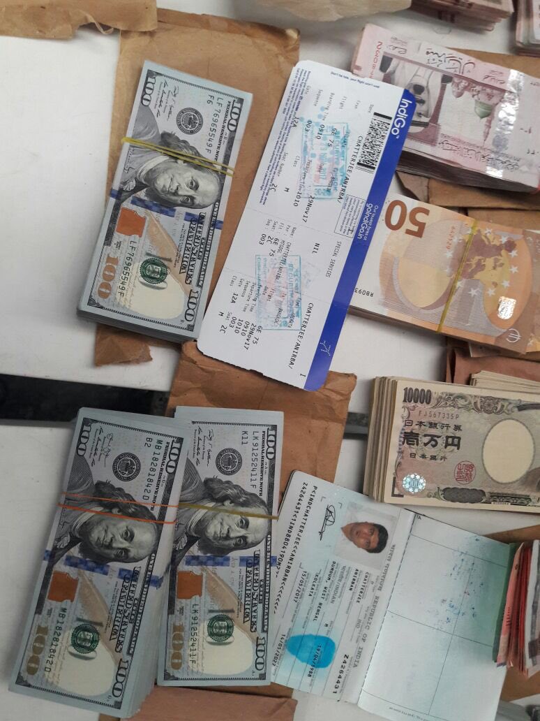 Vigilant #CISF personnel apprehended a passenger carrying high volume of  foreign currency (US Dollar-104850, Nippon/Yen- 2359000, Saudi Riyal-  41800, Euro-13800 & Thai Baht- 3280 ) worth approximate 1 crore @ NSCBI  Airport,