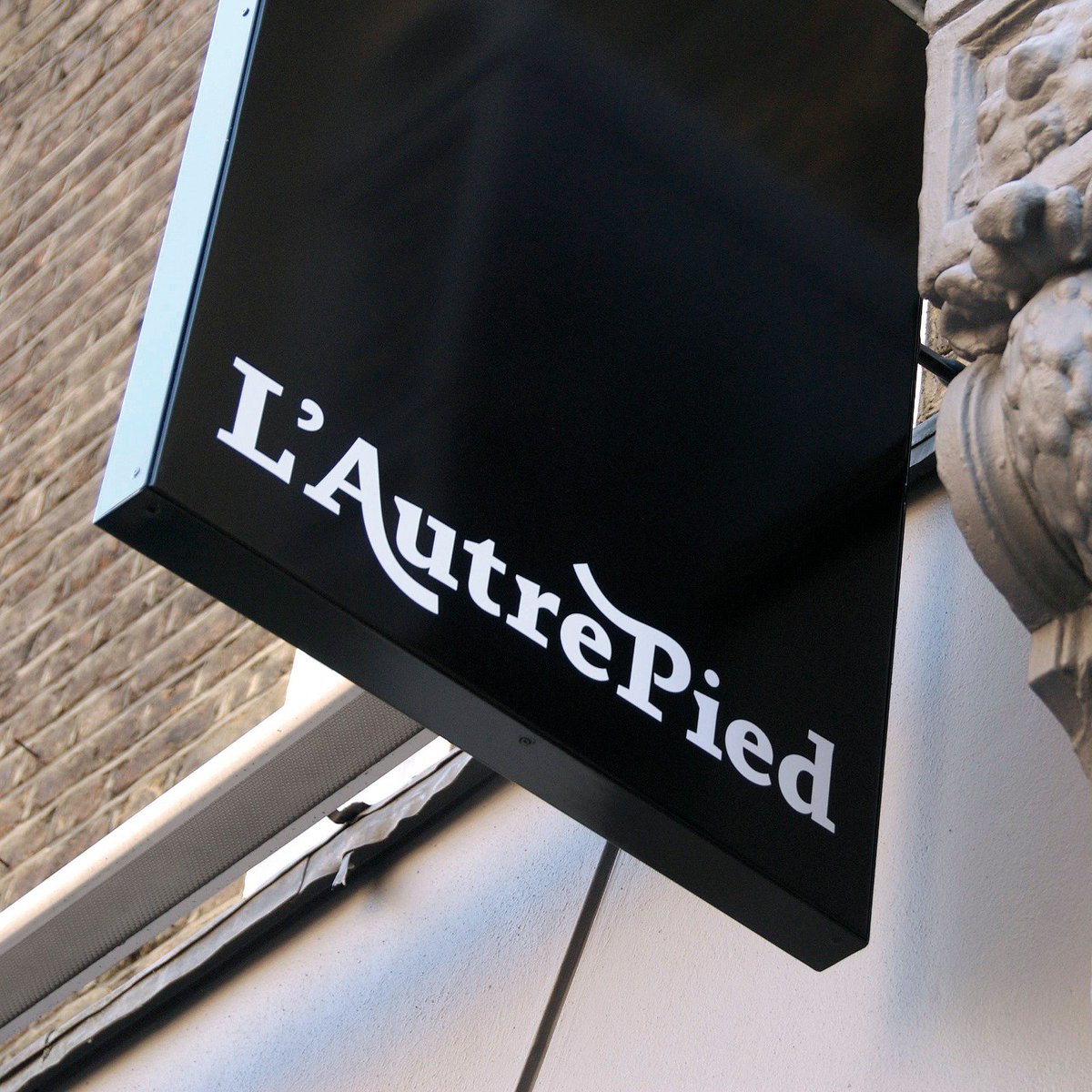 worldofwire's tweet photo. @LAutrePied Wire designed their identity 10 years ago and it stood the test of time. Great restaurant and sad to see it go but excited for their future @PiedaTerreUK another identity designed by Wire. 
#SmallBusiness #Freelance #design #branding #London https://t.co/W9Tnhnf0Us