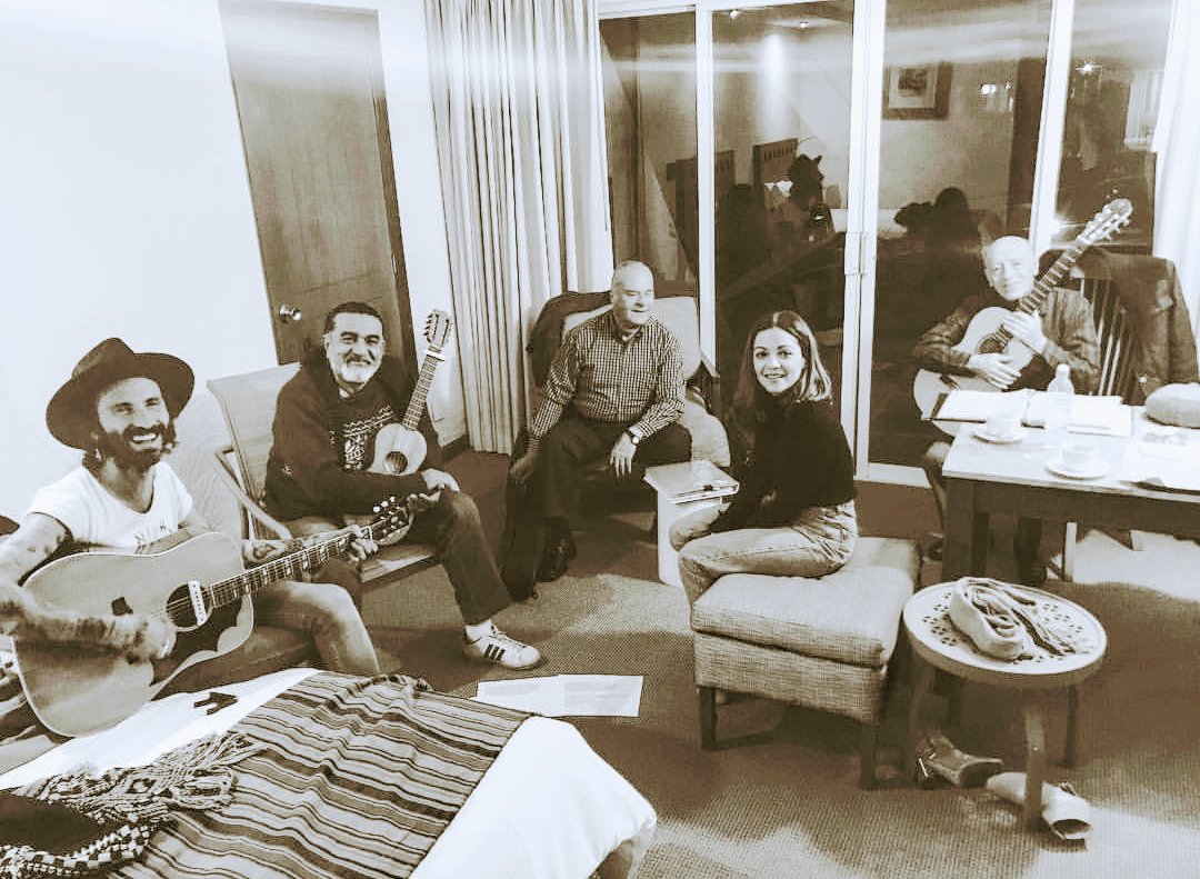 daniel_garibay's tweet photo. .@lafourcade ayer compartió varias noticias en la @FILGuadalajara: el lanzamiento de #Musas2 en Londres, su primer show allá, la internacionalización, su nominación al Grammy con Los Macorinos, una sorpresa "locochona" y más... Hoy canta con #Leiva en el #ForoExpo a las 9PM. ❤🎸 https://t.co/nWw7mgO0Sp