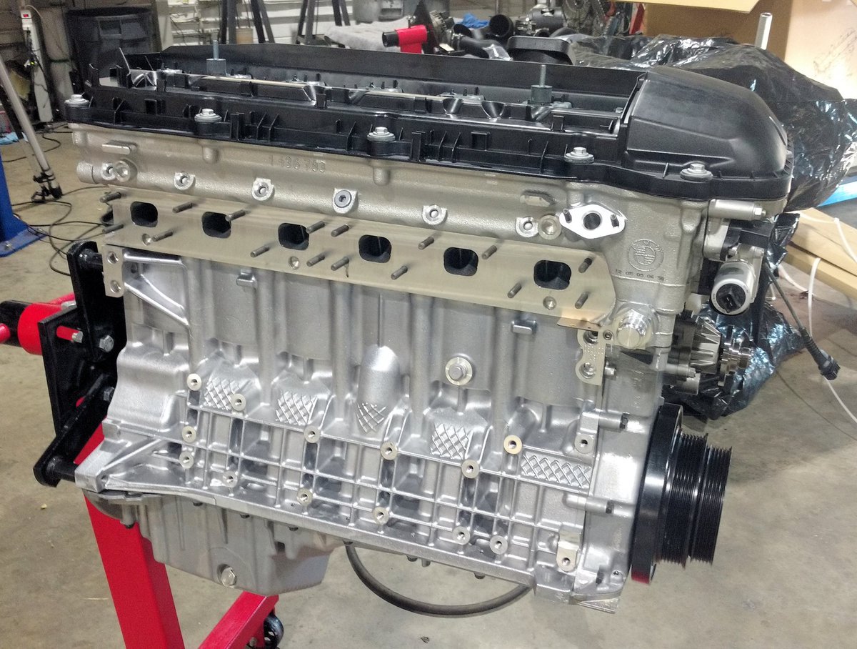 RRTRacing's tweet photo. Yes, you can still get M54 crate engines from BMW. This is what they look like right out of the box.

#rrt #rrtracing #hearttransplate #bmw #e39 #5series #engineswap #crateengine https://t.co/YDBnBDZalN