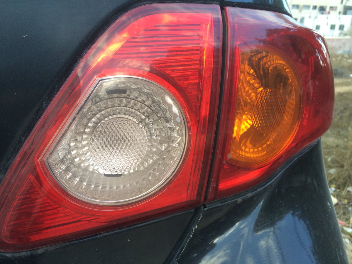 aymanbino's tweet photo. #vehicle indicators/turn signals aren’t there 4 DECORATION they’re there for a reason. Practice #SafeDriving #safe #drive #usethem #use indicators #useturnsignals #vitaltools #jordan #amman #zarqa #turnsignalneglect #traffic @traffic @transport @transportation #transport #Cars https://t.co/r1HR41NYOv