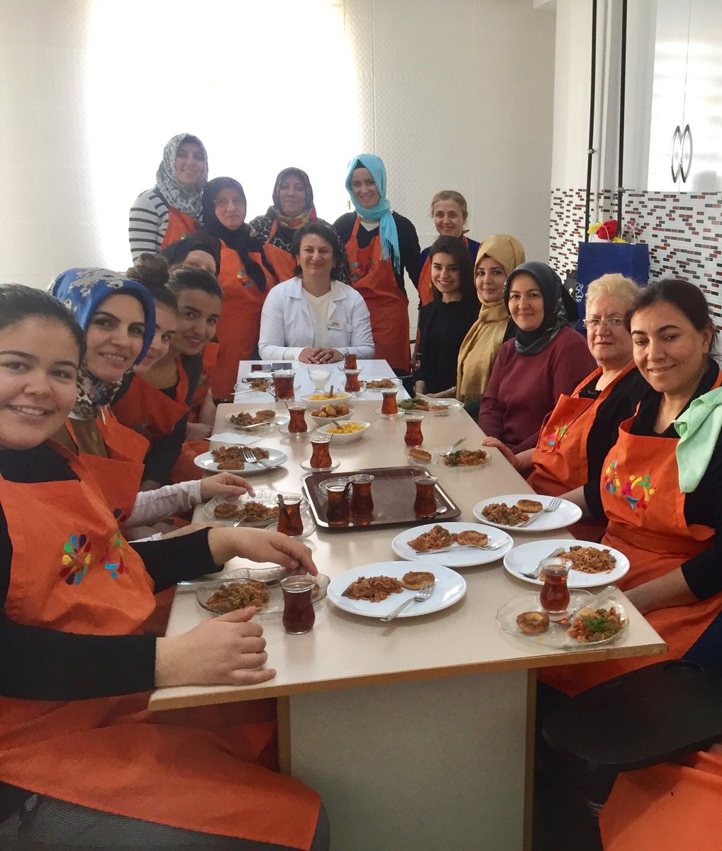 Sn.Fatma Çolakbayrakdar, menüsünde Kandil Simidinin bulunduğu Akademi ailemizin Mevlid Kandili’ni kutlayarak bizlere eşlik etti.😊