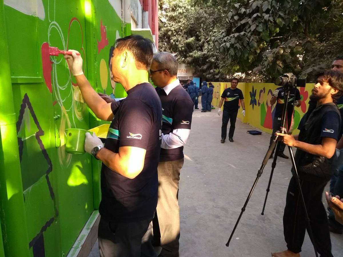 Masterpeace2014's tweet photo. 98, 99..100!! Weโre pleased to announce that our 100th #WallsofConnection has just been completed in #India with @AkzoNobel! #LetsColour #HumanCities https://t.co/GOjw53Ovue