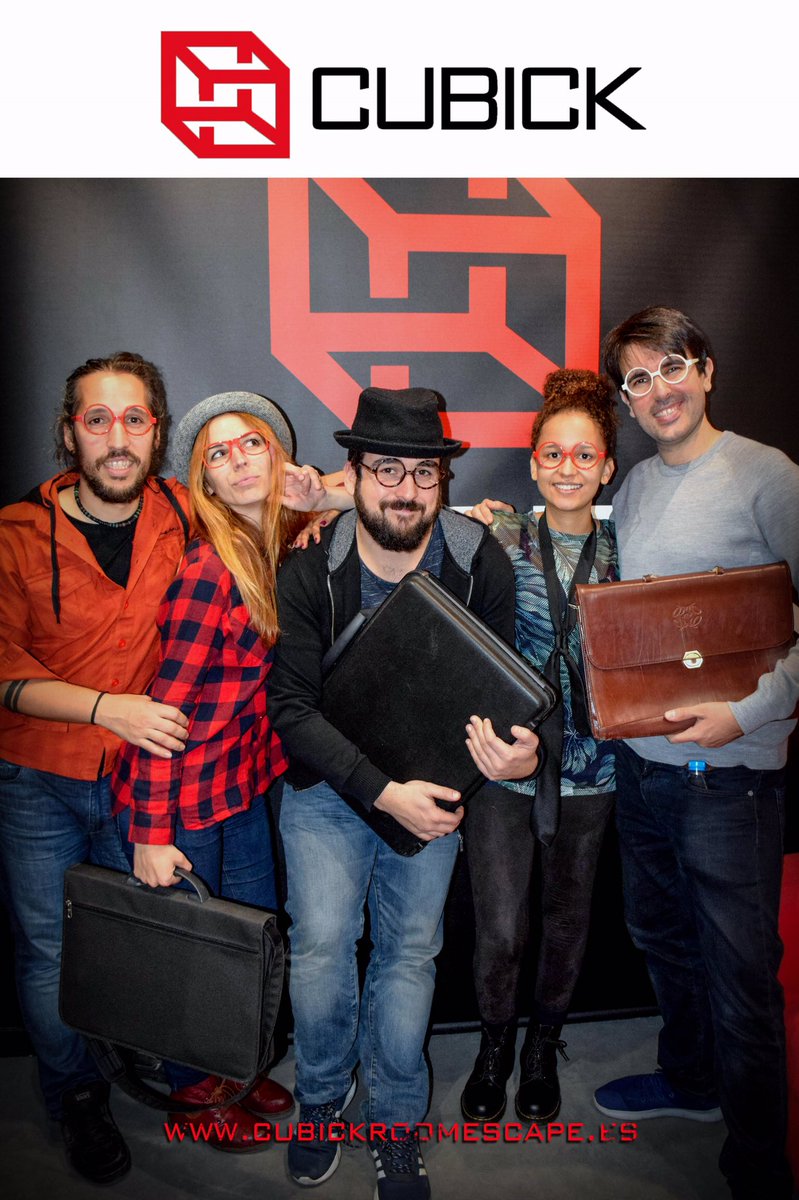 Cubickescape's tweet photo. ¡Con vosotros, los valientes escapistas del 27 y 28 de noviembre! Aplausossss 👏👏👏

Mil gracias a todos por jugar en #CubickRoomEscape, ha sido un placer conoceros 🙌😃

¿Quieres regalar esta súper experiencia? 👉 https://t.co/INWTApGIYB https://t.co/Owc8w1xg27