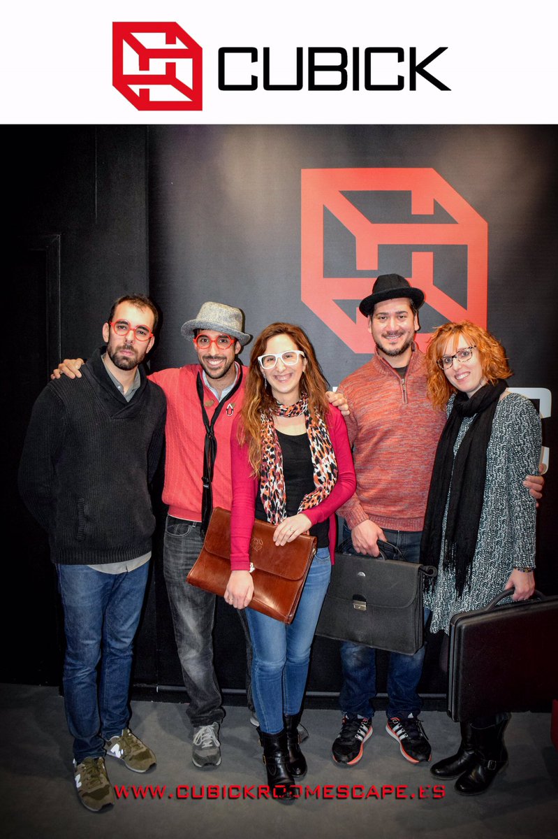 Cubickescape's tweet photo. ¡Con vosotros, los valientes escapistas del 27 y 28 de noviembre! Aplausossss 👏👏👏

Mil gracias a todos por jugar en #CubickRoomEscape, ha sido un placer conoceros 🙌😃

¿Quieres regalar esta súper experiencia? 👉 https://t.co/INWTApGIYB https://t.co/Owc8w1xg27