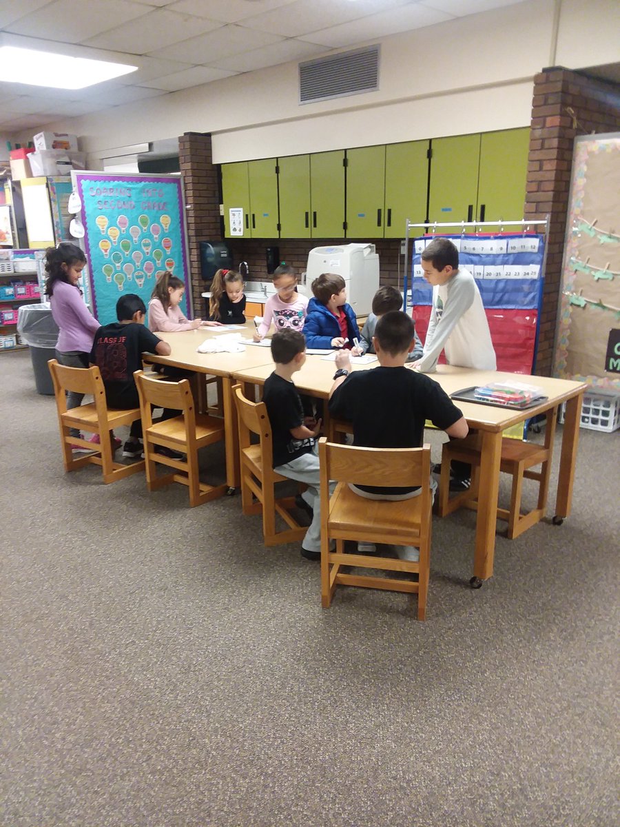 CrasMurray's tweet photo. Cras 1-2 pod comes to life with learning studios featuring personalized tasks, and 5th grade peer buddies.  #learningstudios #peerbudies #personalizedlearning

@CRAMrMillaway @CRAMsHarms @cragrimshaw @crajumpstart @crajhoward @crajhoward https://t.co/lzT93hvs65