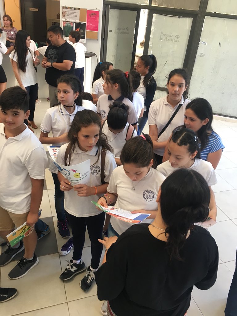 CF_Chaco's tweet photo. 🔐👏➡️ Con gran convocatoria y participación, iniciaron las charlas para Establecimientos Educativos en el marco de la Semana de la Seguridad Informática. #MeConectoSeguro #SSI #Tics https://t.co/6yfqylVfB8