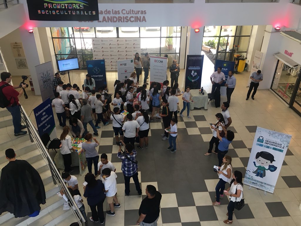 CF_Chaco's tweet photo. 🔐👏➡️ Con gran convocatoria y participación, iniciaron las charlas para Establecimientos Educativos en el marco de la Semana de la Seguridad Informática. #MeConectoSeguro #SSI #Tics https://t.co/6yfqylVfB8