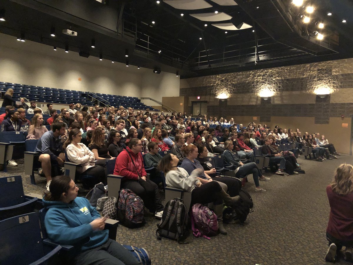 LinkLeadersTHS's tweet photo. @THSlitfest is off to a fabulous start! Powerful student poetry on a platform carefully organized by some passionate Contemporary Lit students. Canโt wait for the rest of these sessions! #LitFest17 https://t.co/8WcLhwaQw4