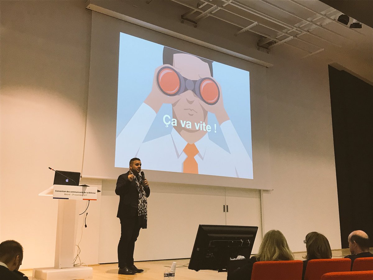 NicoLeDolo's tweet photo. Témoignage d’@AnthonyBabkine à la #ConvComDef2017 pour parler des tendances digitales : tout va vite, à la vitesse des # https://t.co/FwDfmnby4l