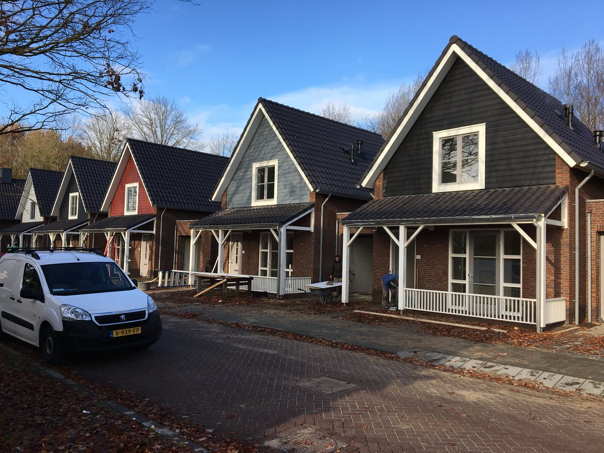 GerwenP's tweet photo. Vandaag kavel 28 opgeleverd in schijndel aan een bam collega. Wij wensen hun veel woonplezier. @BAMWonen @inspiringspace #schijndel #debuitenhagen https://t.co/CNIryp10rt