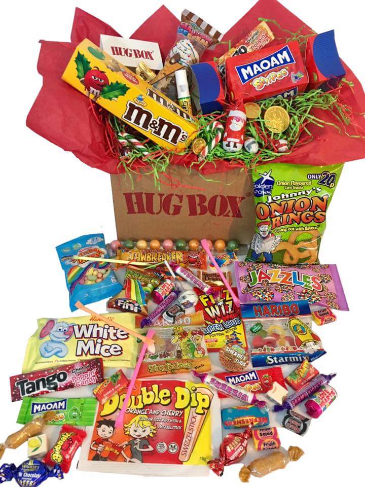 ENDS TONIGHT 🍀 #WIN a CHRISTMAS HUG BOX 🎅 FLW <a href="/HugBoxUK/">Hug Box ®</a> &amp; #RT #Competition facebook.com/hugboxuk #winwednesday #free #TasteTest #freebiefriday #giveaway #WinitWedneday #uk #comp #RTtoWin
