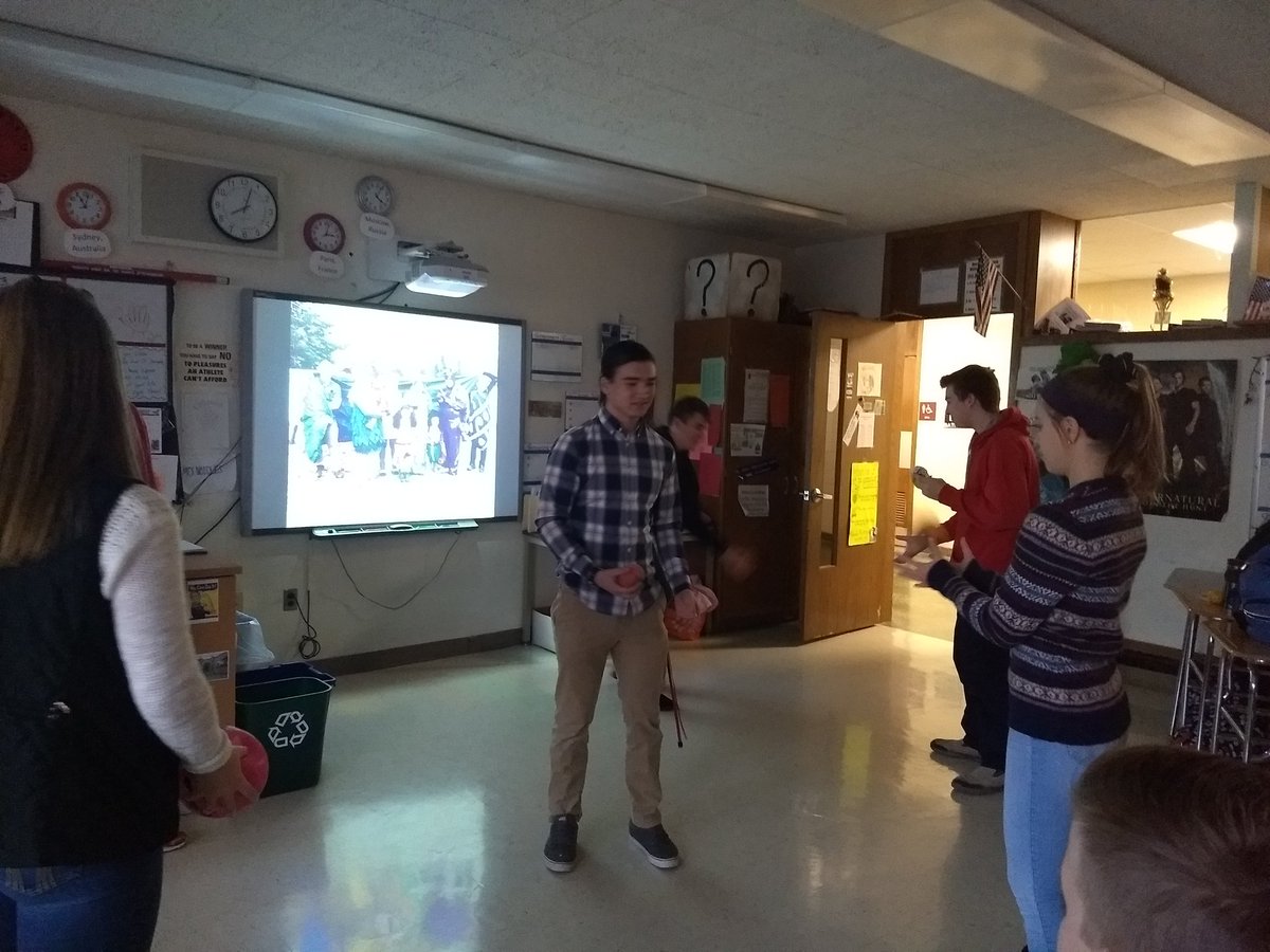 MECS_LEOS's tweet photo. Simulation on net neutrality this morning during Participation in Government. @molloyg1 @MECSWarrior https://t.co/eynPai4YOY