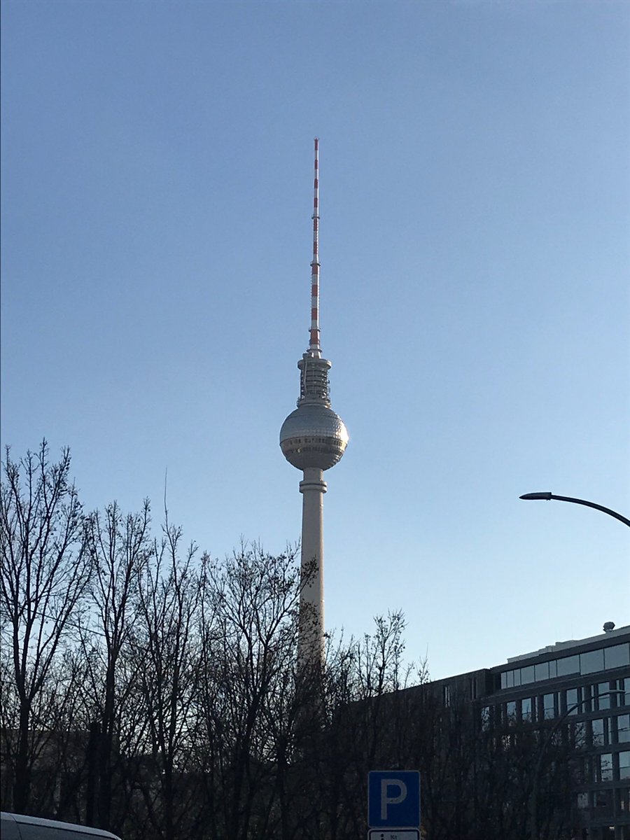 michaelmollath's tweet photo. Blue sky over #Berlin #undigital https://t.co/rZtcs8686D