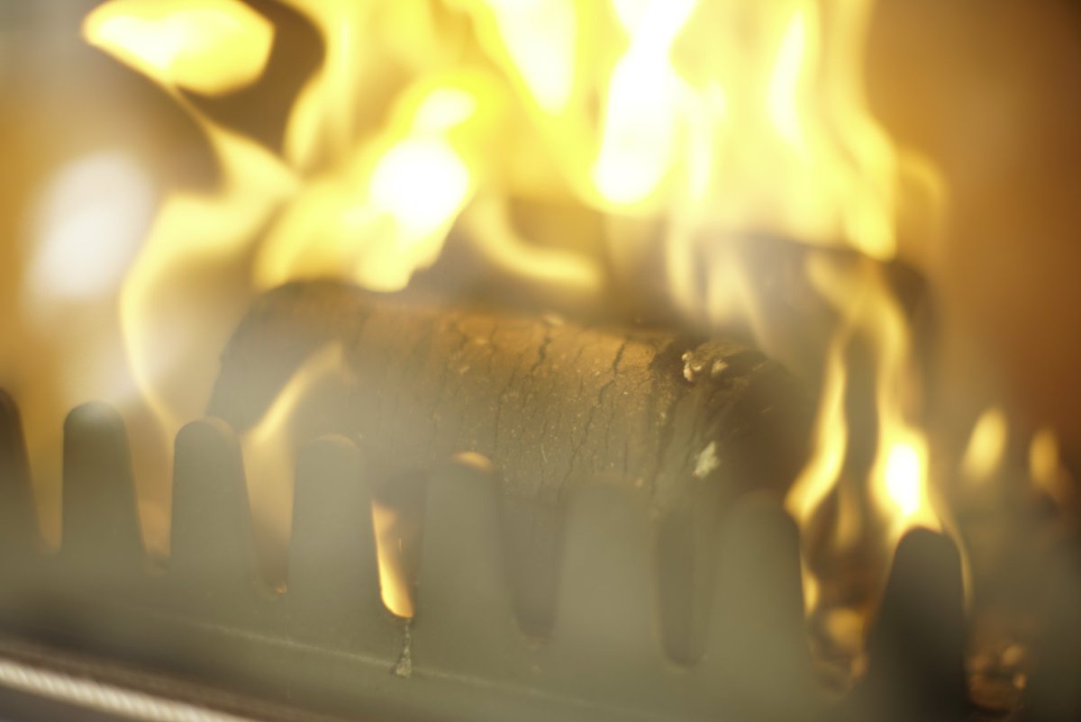 biobean's tweet image. It's the season for cosy fireside  evenings 🔥🔥 why not try our #wonderfuel #CoffeeLogs, perfect for stoves, woodburners &amp;amp; open hearths! Find your nearest stockist or buy online at coffee-logs.co.uk