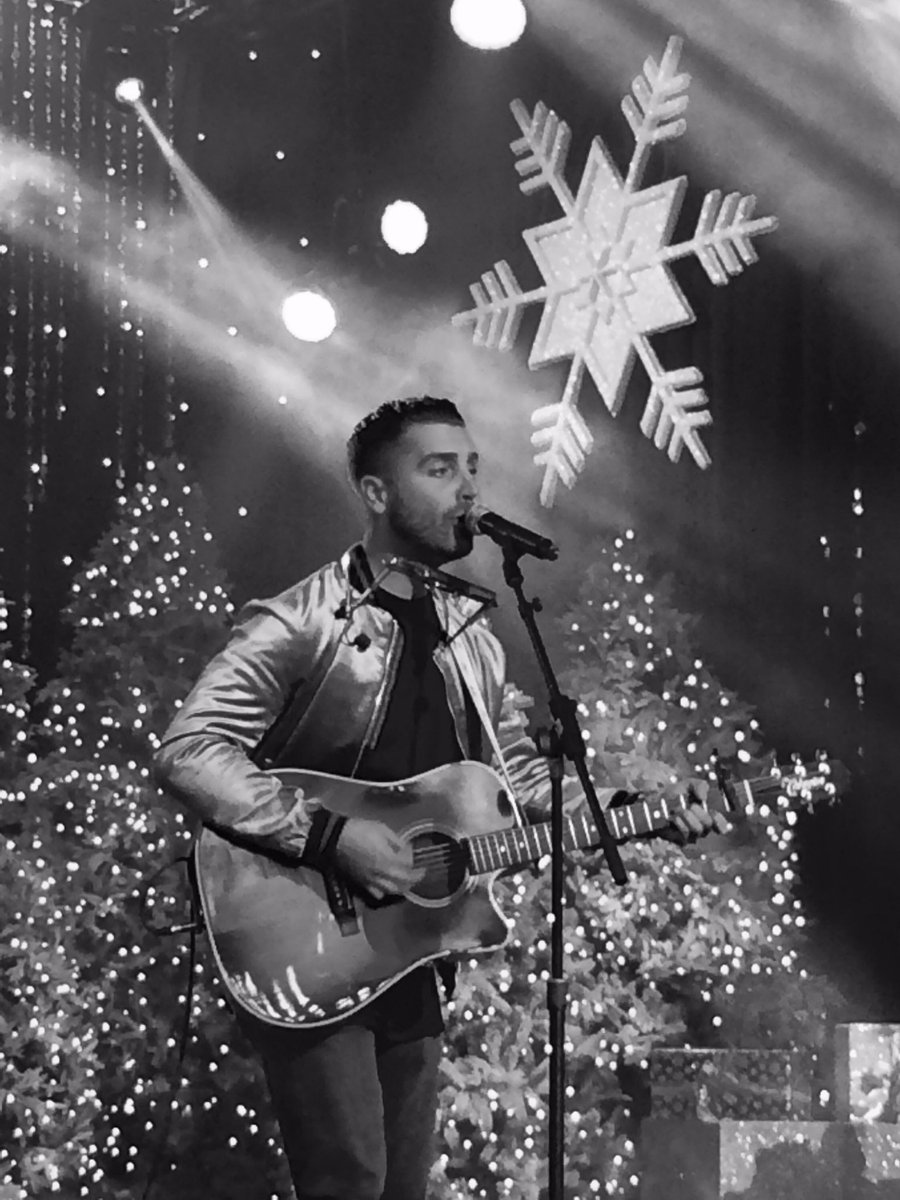 nickfradiani's tweet photo. Such an amazing time at the #HollywoodChristmasParade! Make sure to check it out on @TheCW on Dec 15th at 8PM! https://t.co/jrgYrXq5sT