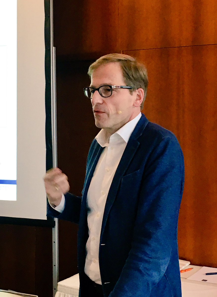Dr_Eckel's tweet photo. Es gibt große Unterschiede im Phytatabbau und der P-Verdaulichkeit zwischen Schweinen und Hühnern. - Prof. Rodehutscord #IPS3 @ABVista @ABVista_EMEA https://t.co/8niu0xEQ5I