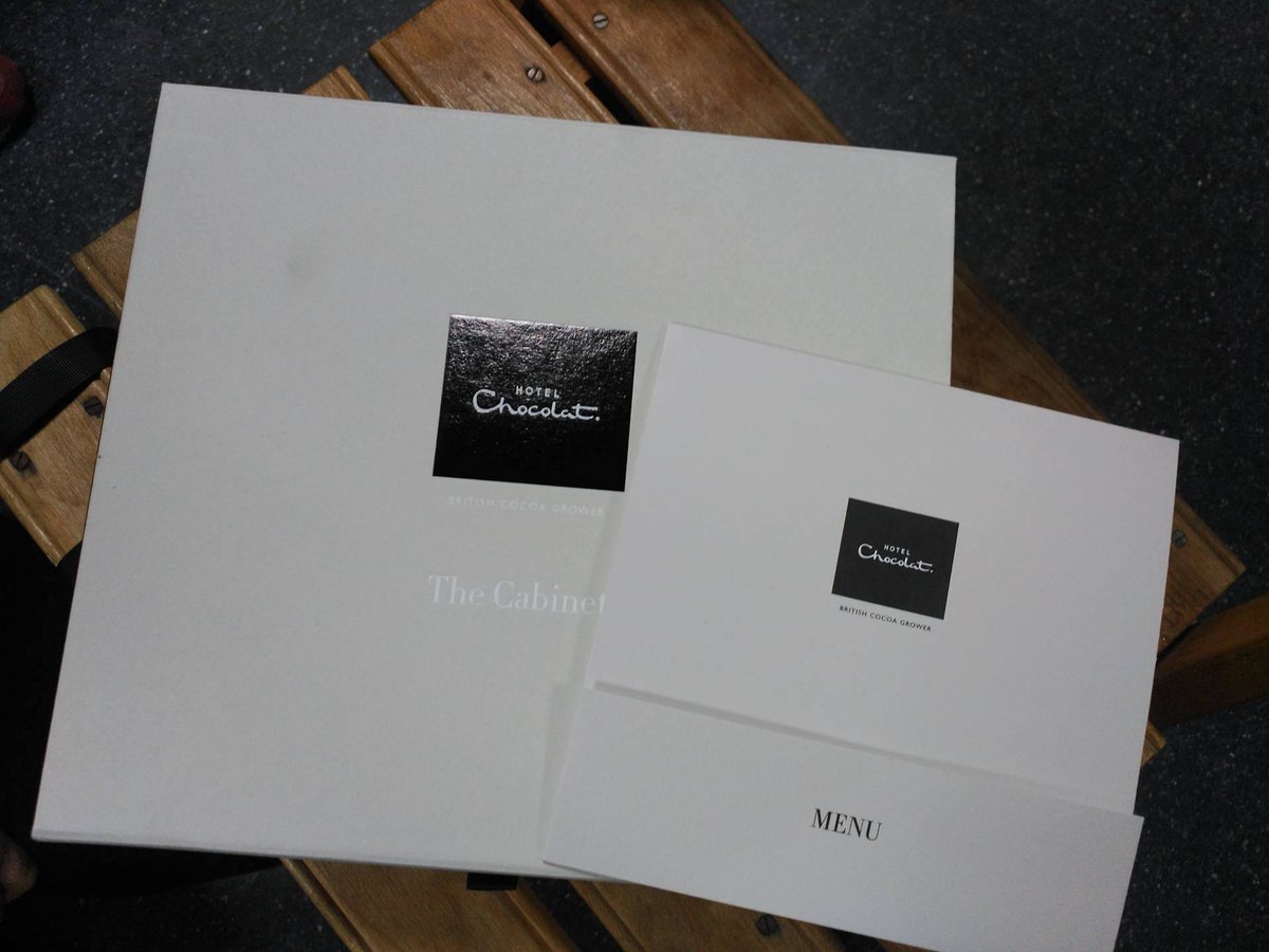 ENSAYOS | La estancia en nuestra prisión no sería tan amena si no fuera por este tipo de detalles. Millones de gracias a Gerard y Alba por estos magníficos bombones. No sabéis la ilusión que hace recibir regalos, sea cual sea, de los buenos aficionados. Un beso enorme.