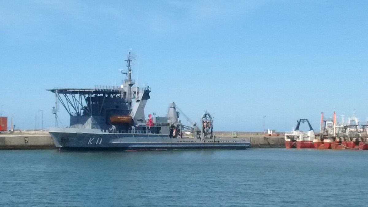 Armada_Arg's tweet photo. #AYER arribó a #MarDelPlata el buque de apoyo y rescate de submarinos "Felinto Perry" de @marmilbr para sumarse a las tareas de búsqueda y rescate del #SubmarinoARASanJuan https://t.co/wyeOViPeZq