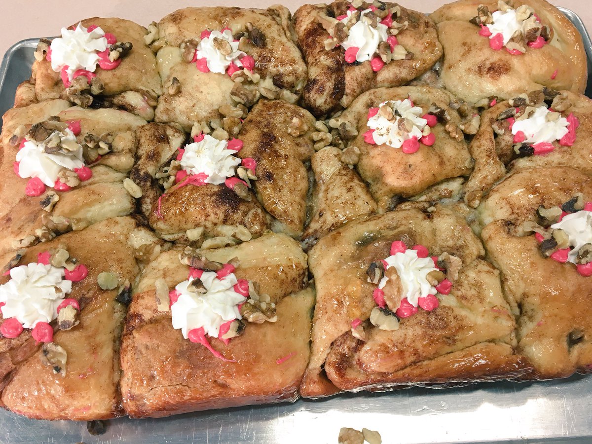 SuperiorBakery's tweet photo. Tired of the standard “cake”, why not order a cinnamon bun cake? $34.99 https://t.co/MqlcFm9OYO