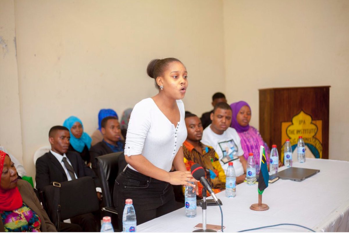 jokateM's tweet photo. Leo tulienda kuongea na wanafunzi wa Institute of Public Administration ZNZ. Nashukuru kwa mwalimu wa chuo hichi kuniomba niwe mlezi wa timu yao ya wanafunzi, ila pia Green Light Foundation imeahidi kuchukua wanafunzi wa 5 wa ICT kila mwaka kwa mafunzo zaidi-practical. https://t.co/q8ol6tEHGD
