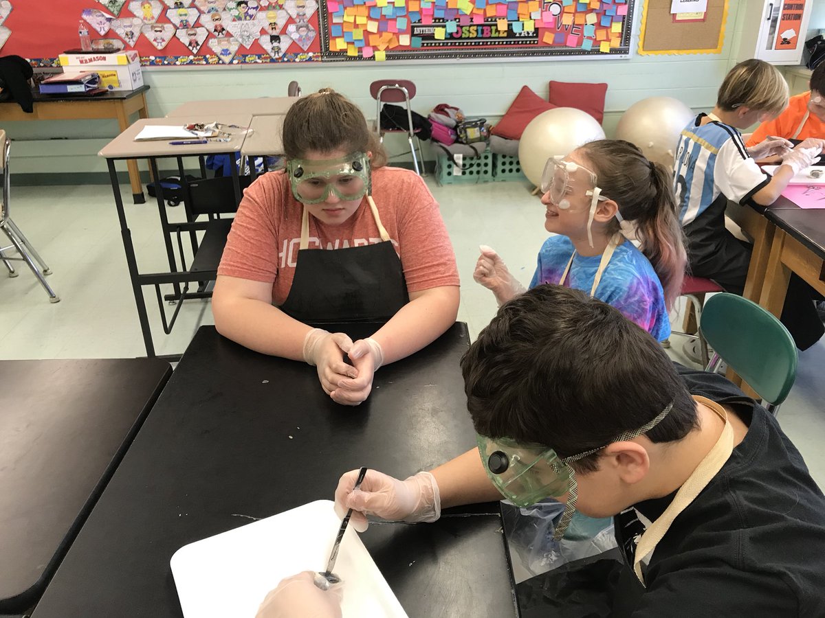 FarrellKerri's tweet image. Science Kriete/Chapman-Cow’s Eye Dissection is underway!@CTBarkalow @mrs_kriete