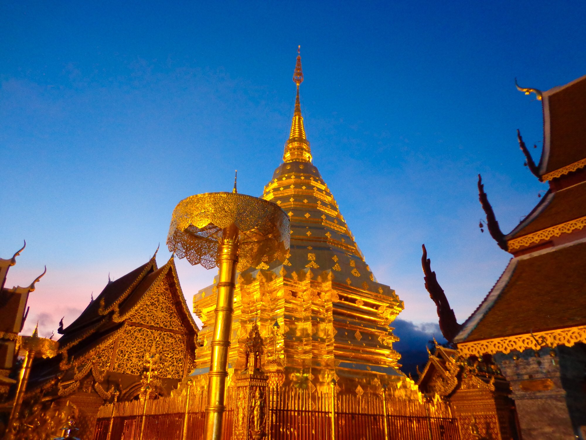 S2ojapan 公式 S2oin17thailand Photo タイ観光名所 金色に輝く仏教寺院 ワットプラタートドイステープ T Co Fb5dcsfj8d S2o S2ojapan ソンクラーン 水掛け祭り タイ観光 タイ Edm バンコク タイ好き Club クリスマス