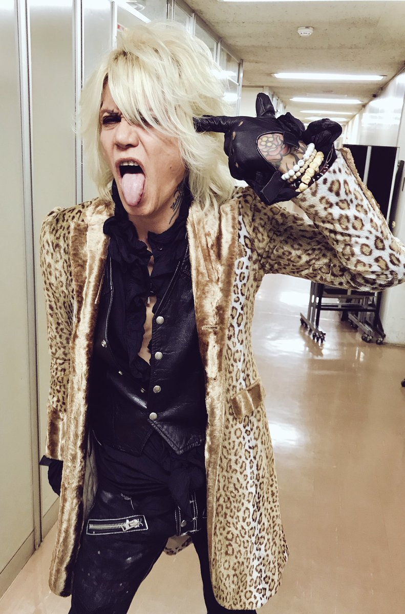 Zoestyles Ziggy 森重樹一 ゴールド レオパード 豹柄衣装を纏ったロックスターのビジュアルとしては 世界のロック史上ダントツ1位に君臨しています Zoestylesタカダ調べ Zoestyles Ziggy 森重樹一 ゴールド レオパード 豹柄衣装を纏ったロックスターのビジュアルとしては 世界のロック史上ダントツ1位に君臨しています Zoestylesタカダ調べ