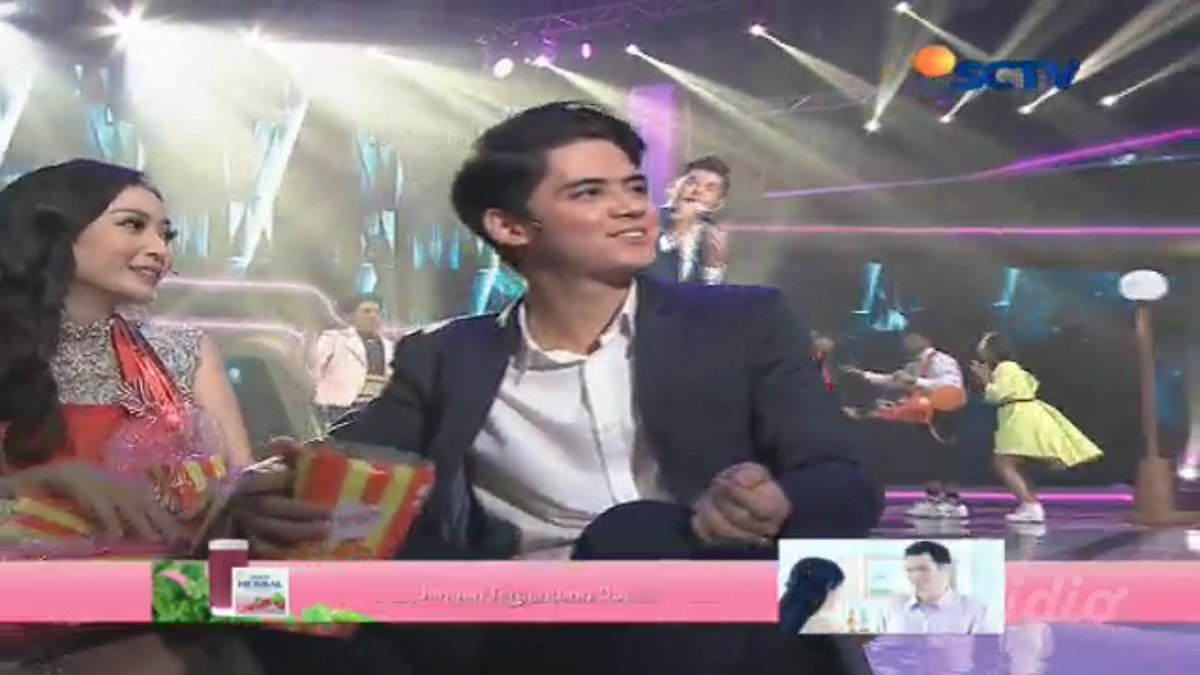 daniatii_'s tweet photo. Satya-Larass 😍 #AliandoAtSCTVAwards https://t.co/ZWbMexfs5d