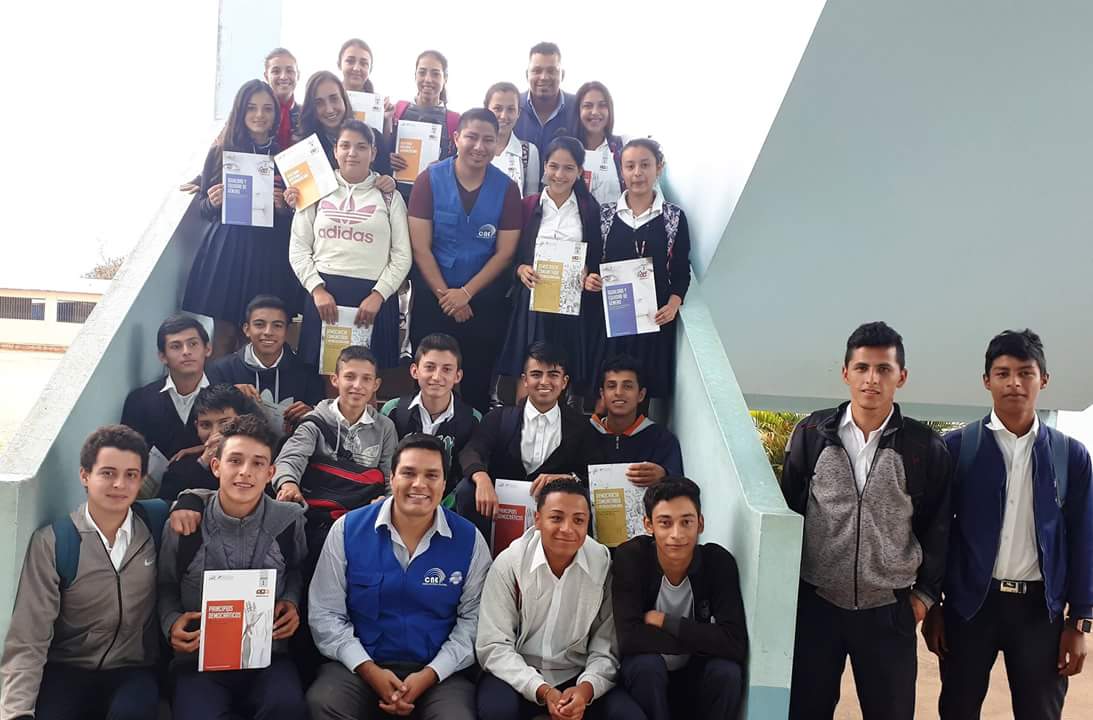CNE_ElOro's tweet photo. Estudiantes de la Unidad Educativa Ayapamba, cantón Atahualpa, El Oro participaron del taller de formación cívica #ABCDemocraciaEC https://t.co/JjG2tCklDG