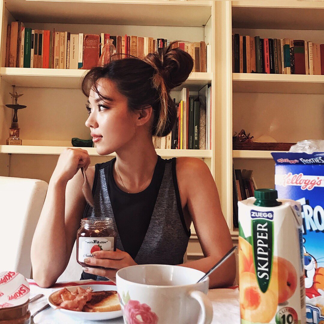 kimheebibi92's tweet photo. Luvely mornin’🥛🍞☀️💛💛💛 https://t.co/TDlQdYLPuY