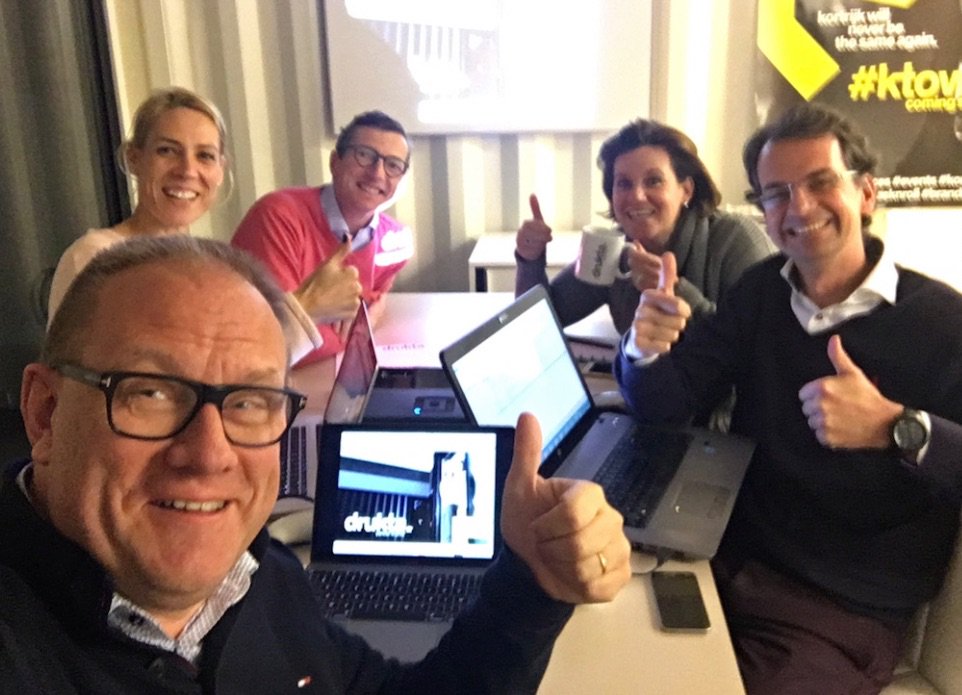 slk8500's tweet photo. Enthousiaste crew bij @drukta lesje Linkedin geleerd. Omdat netwerken net als werken is. Yes, they can! #training #coaching #Linkedin #socialmedia #Kortrijk https://t.co/dWepbIaxQl