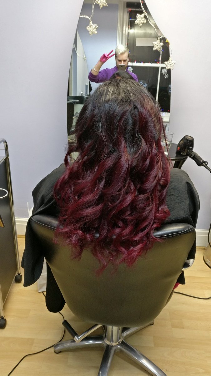 nixebob's tweet photo. Had fun at work. Can you tell I forgot my gloves?
#directionshair #Wella #AltHair #WellaProfessionals #Salonix https://t.co/nvkenVXJUe