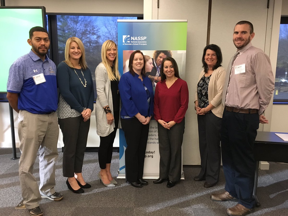 jowilson4139's tweet photo. Working with AP's from @CaesarRodneySD at the #NASSPLeadersAcademy. Learning #designthinking to solve problems. https://t.co/9YTBtpy1xk