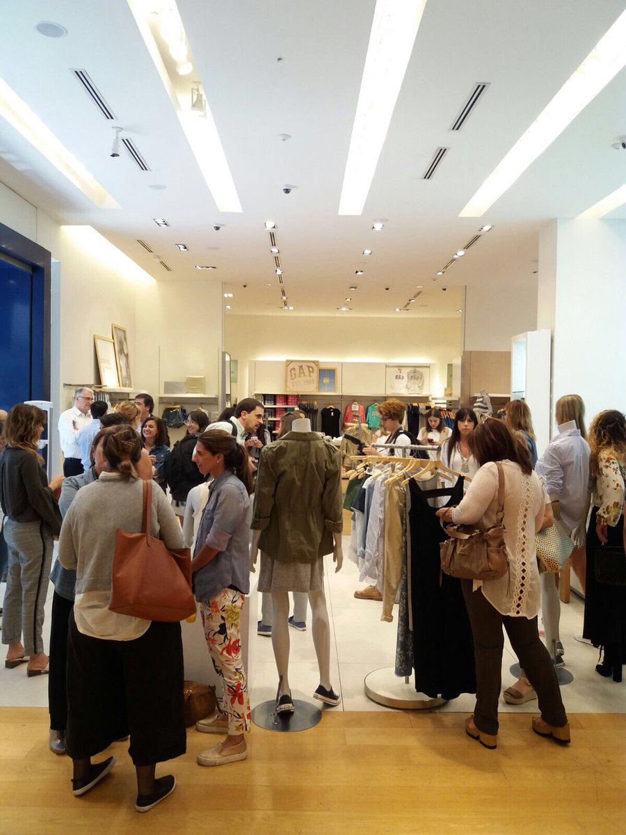 GAP_Uruguay's tweet photo. Seguimos disfrutando de nuestro #GapSummerEvent en @PuntaCarretas #IamGap https://t.co/uw4LcTSpvw