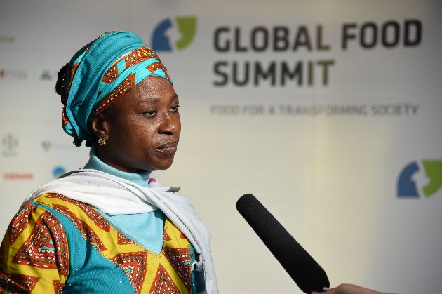 PresseFood's tweet photo. Die ersten Interviews sind im Kasten. Hier mit Binta Iliyasu aus Nigeria, Biochemikerin und Awardee of @UCBerkeley Environmental Leadership Program. Abrufbar ab Freitag auf Food Culture Media #gfs2017 https://t.co/94aQ5fdmUK