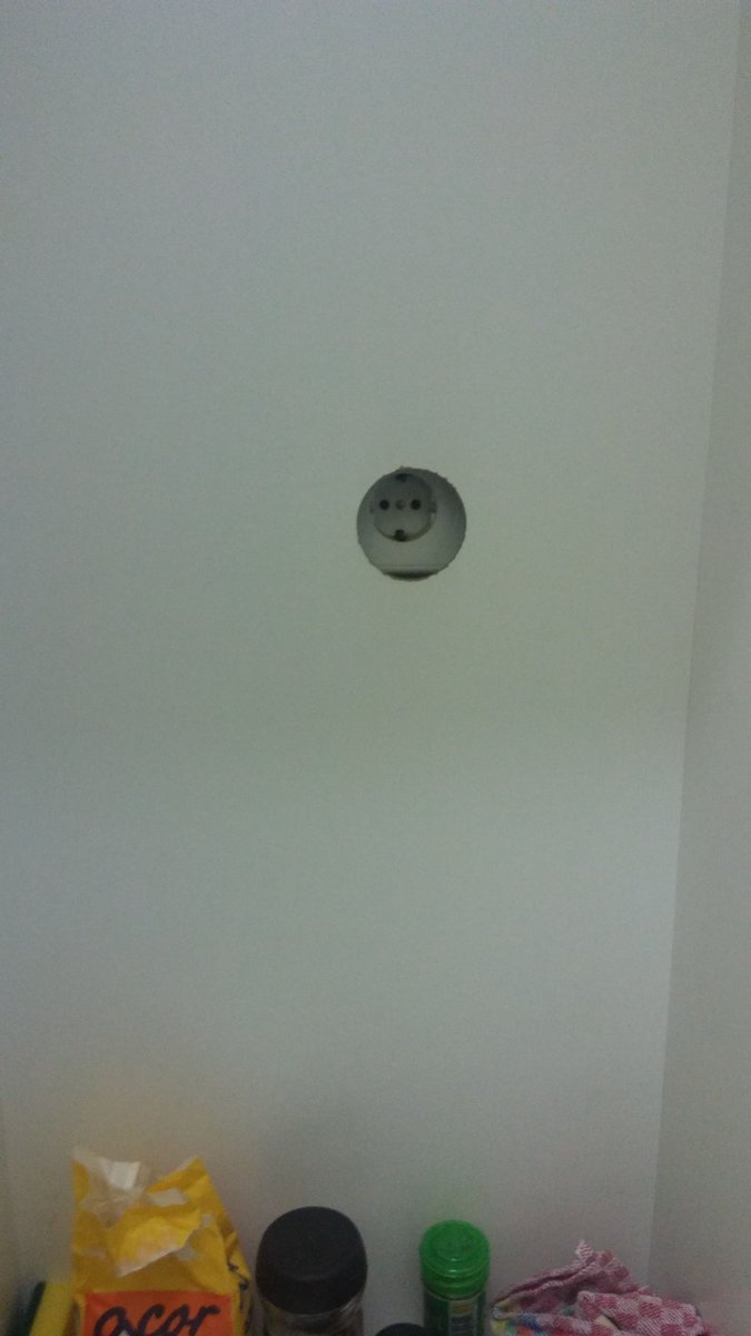Info_Apartas's tweet photo. Mg si también tienes un enchufe dentro del armario de tu aparta https://t.co/11PhdHYsak
