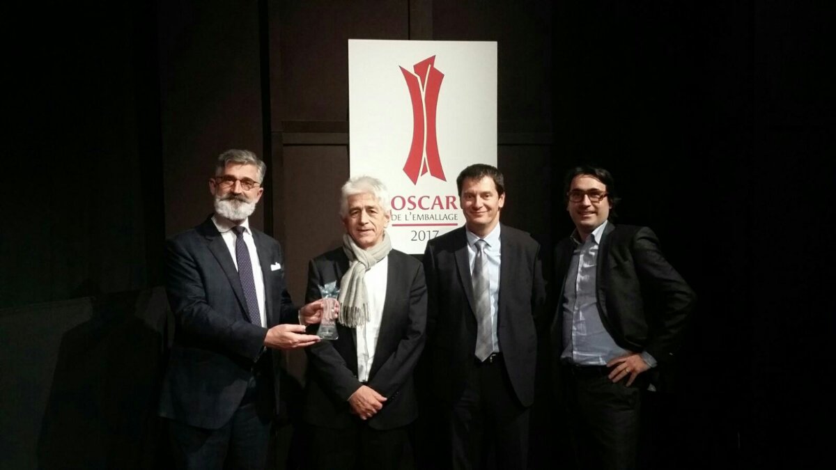 dssmithgroup's tweet photo. DS Smith wins two awards at the “Oscar de l’Emballage”, the French awards for innovation in packaging.
The two winning products are the folding carton G-Vine Grape Dots and the machine Combi 150R. #packagingstrategists https://t.co/FKC9SeUAVF