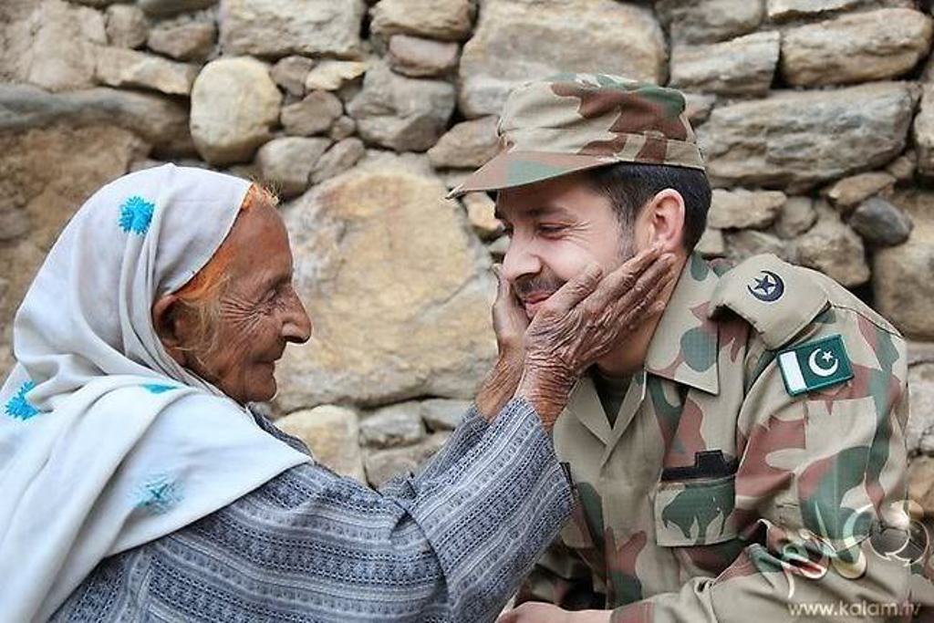 SyedAimalShah2's tweet photo. #LongLivePakFauj
Heart Touching <3 https://t.co/r1fzM8vyLf