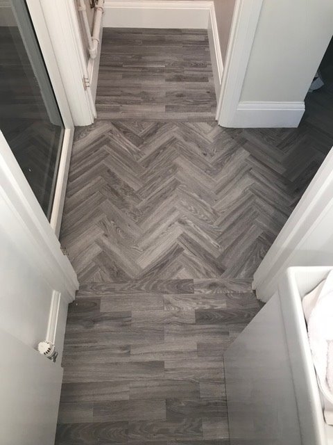 APFlooring_'s tweet photo. Another job well done by our amazing fitters. 50m2 of subfloor preperation followed by the fitting of the parquet using @ModuleoUK  #apflooring #APFS #moduleo #moods #flooring https://t.co/2L0qovzSea