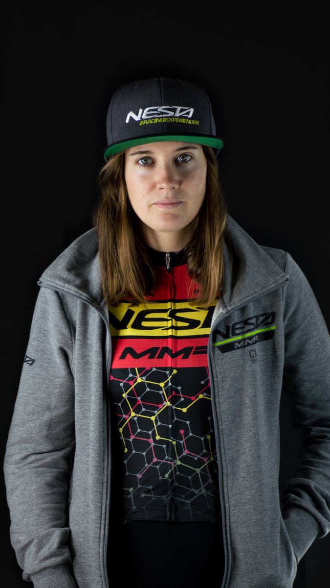 nestacx's tweet photo. Es hora de quitarse esa chaqueta,llega el mes de diciembre y con él la vuelta de @Aliciaglez3 a los circuitos! Llegó el momento de estrenar ese maillot de Campeona de España! 🎉🎉🎉 #nestammrcxteam #ciclocross #cxtime https://t.co/Qy1ZI8l7E4