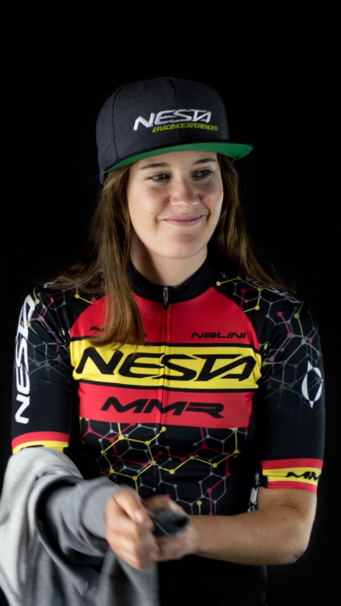 nestacx's tweet photo. Es hora de quitarse esa chaqueta,llega el mes de diciembre y con él la vuelta de @Aliciaglez3 a los circuitos! Llegó el momento de estrenar ese maillot de Campeona de España! 🎉🎉🎉 #nestammrcxteam #ciclocross #cxtime https://t.co/Qy1ZI8l7E4