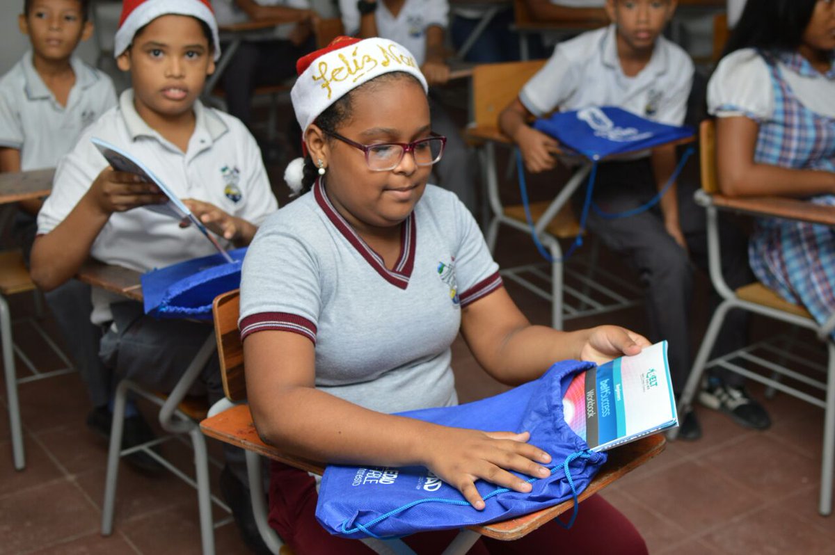 herrerajoao1's tweet photo. Hoy recorrí las aulas de bilingüismo en las Instituciones Educativas Noroccidental, Inem y José Francisco Caldas. Cuentan con las herramientas modernas para que nuestros estudiantes aprendan el inglés con excelencia. https://t.co/lr5SmmgATh