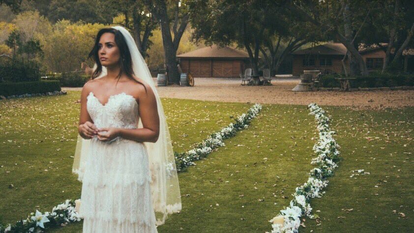 justcatchmedemi's tweet photo. Demi Lovato on the set of the “Tell Me You Love Me” music video https://t.co/o82t7vUppm